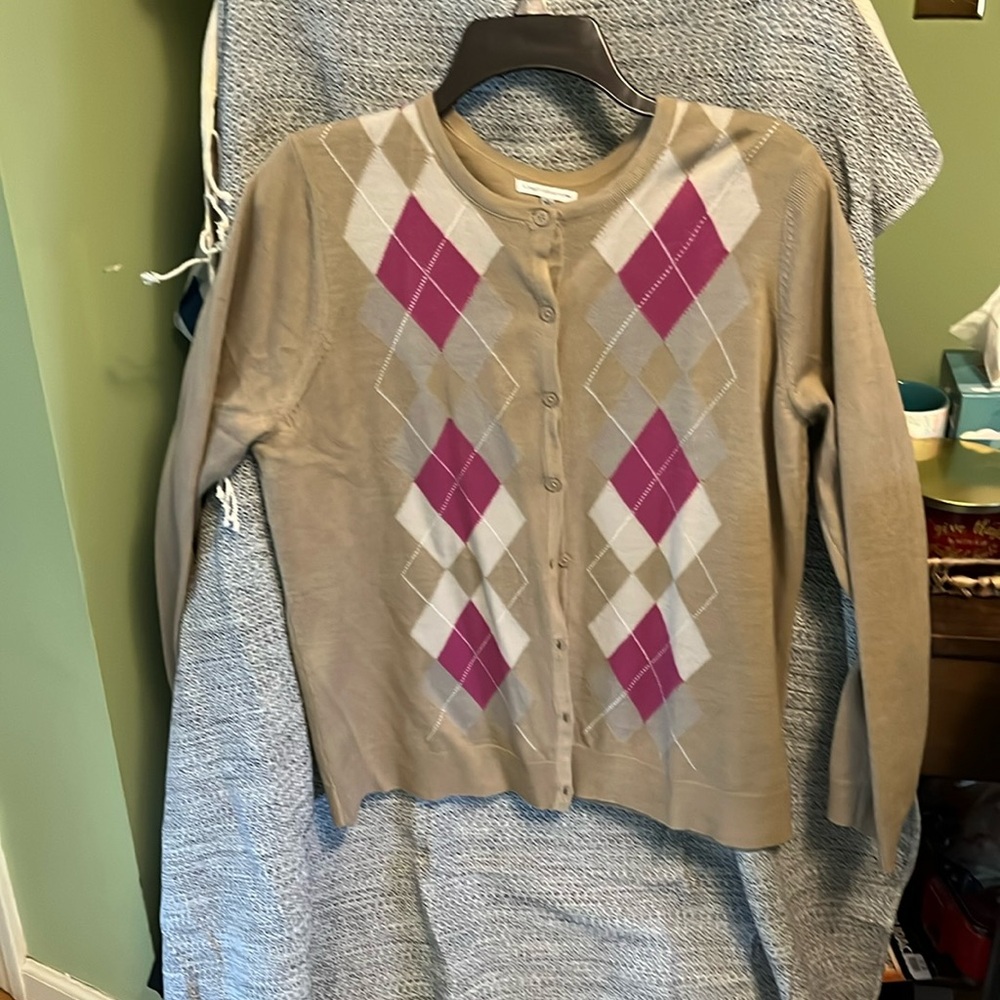 Tan cardigan sweater with diamond pattern on front . Size L craft and Barrow